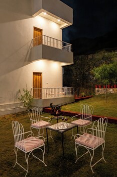 elivaas mandovar mountain valley retreat