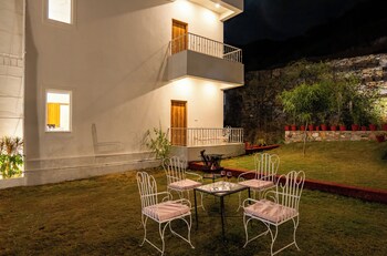 elivaas mandovar mountain valley retreat