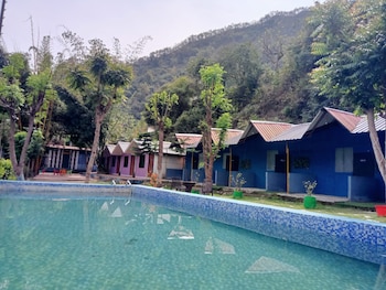 Hills Queen Resort & Camping,,2 star