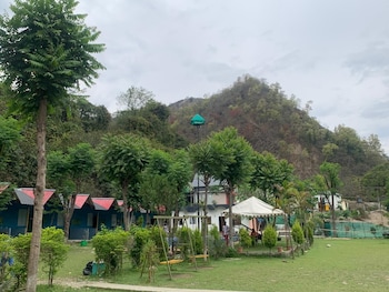 hills queen resort and camping