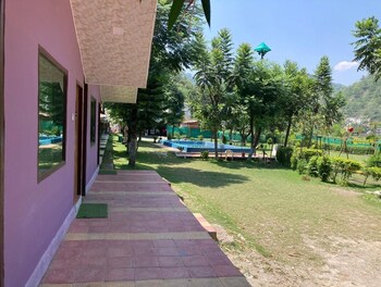 hills queen resort and camping
