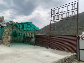 hills queen resort and camping