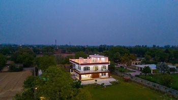 elivaas 3 bhk amber villa with pvt pool