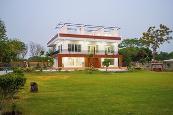 elivaas 3 bhk amber villa with pvt pool