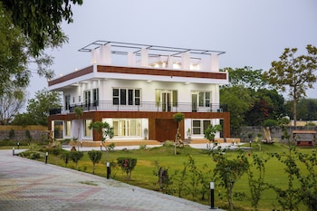 elivaas 3 bhk amber villa with pvt pool