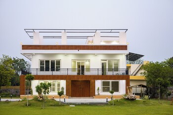 elivaas 3 bhk amber villa with pvt pool