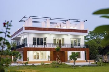 elivaas 3 bhk amber villa with pvt pool