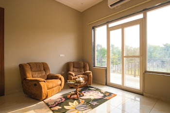 Elivaas 3 Bhk Amber Villa With Pvt Pool,,3 star
