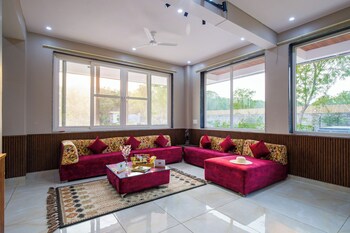 Elivaas 3 Bhk Amber Villa With Pvt Pool,,3 star