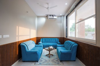 Elivaas 3 Bhk Amber Villa With Pvt Pool,,3 star