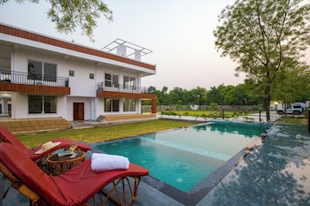 elivaas 3 bhk amber villa with pvt pool