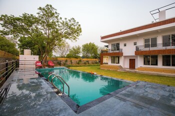 elivaas 3 bhk amber villa with pvt pool