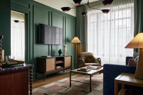 cincinnatis fidelity hotel