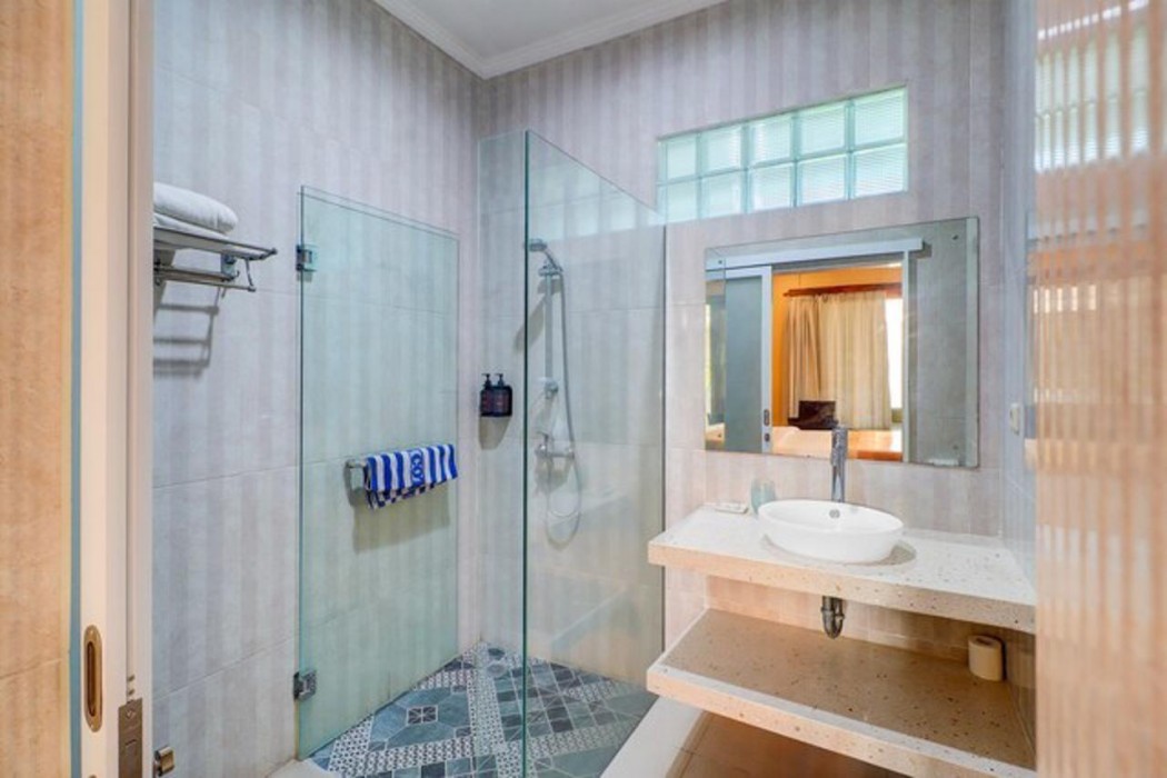 townhouse oak sus cottage near legian beach
