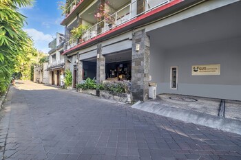 townhouse oak sus cottage near legian beach