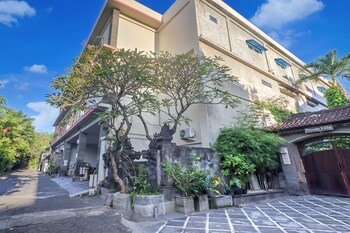 townhouse oak sus cottage near legian beach