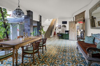 townhouse oak sus cottage near legian beach