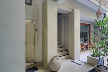 townhouse oak sus cottage near legian beach