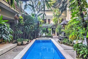 townhouse oak sus cottage near legian beach