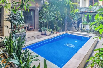 townhouse oak sus cottage near legian beach