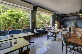 townhouse oak sus cottage near legian beach