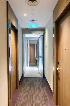amrise hotel kitchener stay from 9pm to 8am