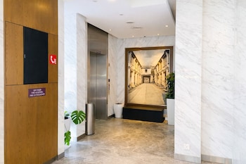amrise hotel kitchener stay from 9pm to 8am