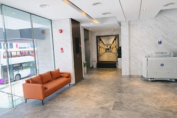 amrise hotel kitchener stay from 9pm to 8am