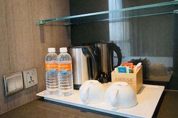 amrise hotel kitchener stay from 9pm to 8am