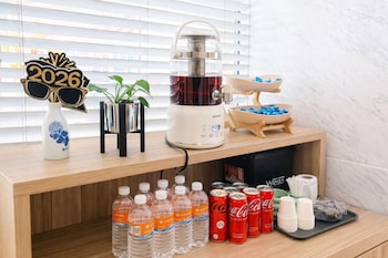 amrise hotel kitchener stay from 9pm to 8am
