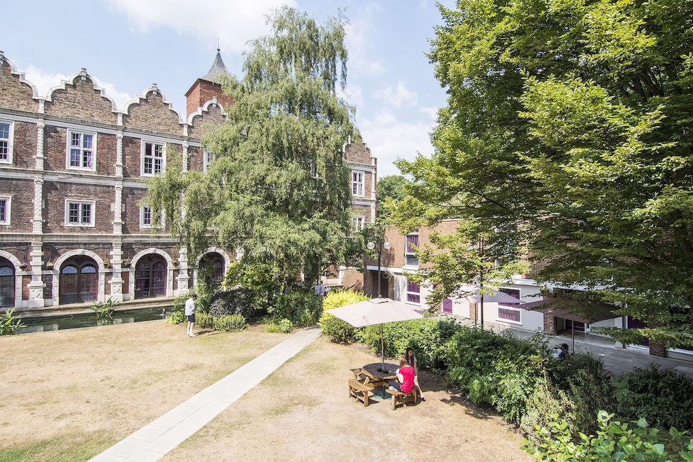 safestay london kensington holland park