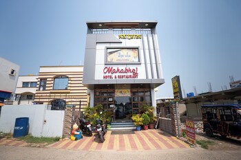 Mahabhoj Hotel & Restaurant,,3 star