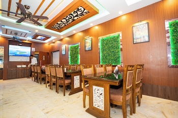 Mahabhoj Hotel & Restaurant,,3 star