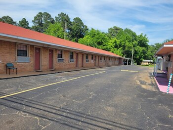 relax inn daingerfield near mount pleasant tx