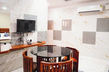 Sumi White House,,3 star