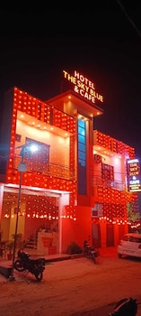 hotel the sky blue and caffe