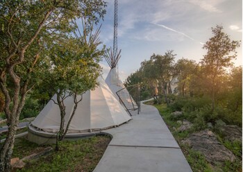 the retreat on the hill