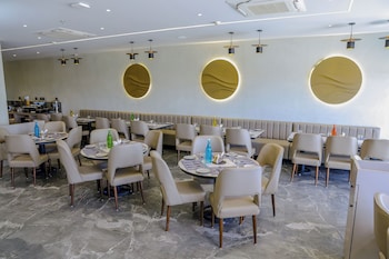 kings kraft shubh hotel