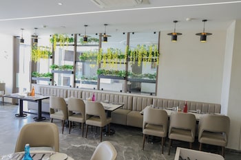 kings kraft shubh hotel