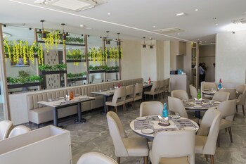kings kraft shubh hotel