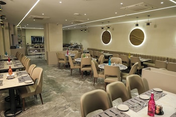 kings kraft shubh hotel