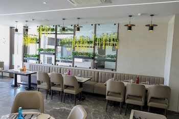 kings kraft shubh hotel