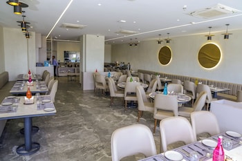 kings kraft shubh hotel