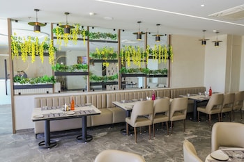 kings kraft shubh hotel