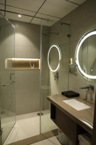 kings kraft shubh hotel