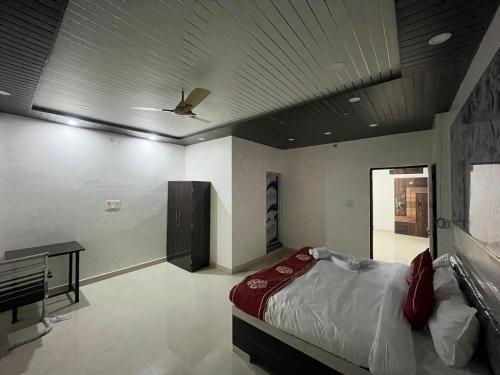 Hotel Psr Inn & Banquet,,2 star