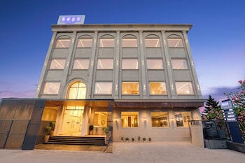 keys select by lemon tree hotel amritsar