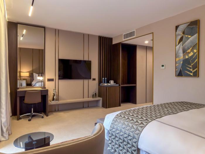 the lusso hotel