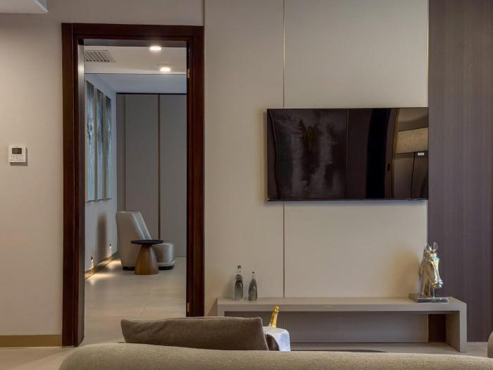 the lusso hotel