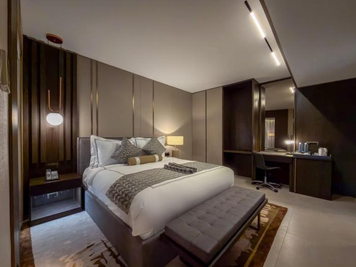 the lusso hotel
